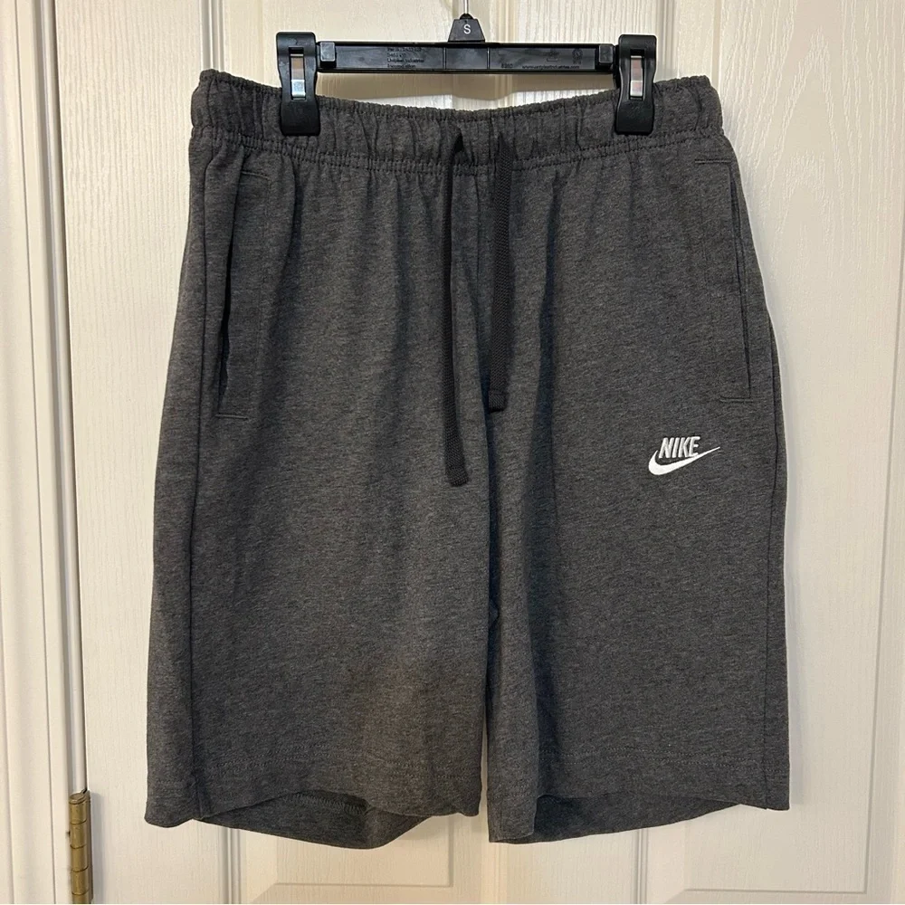 Nike Men's Shorts Standard Fit at Knee high in Gray Size S